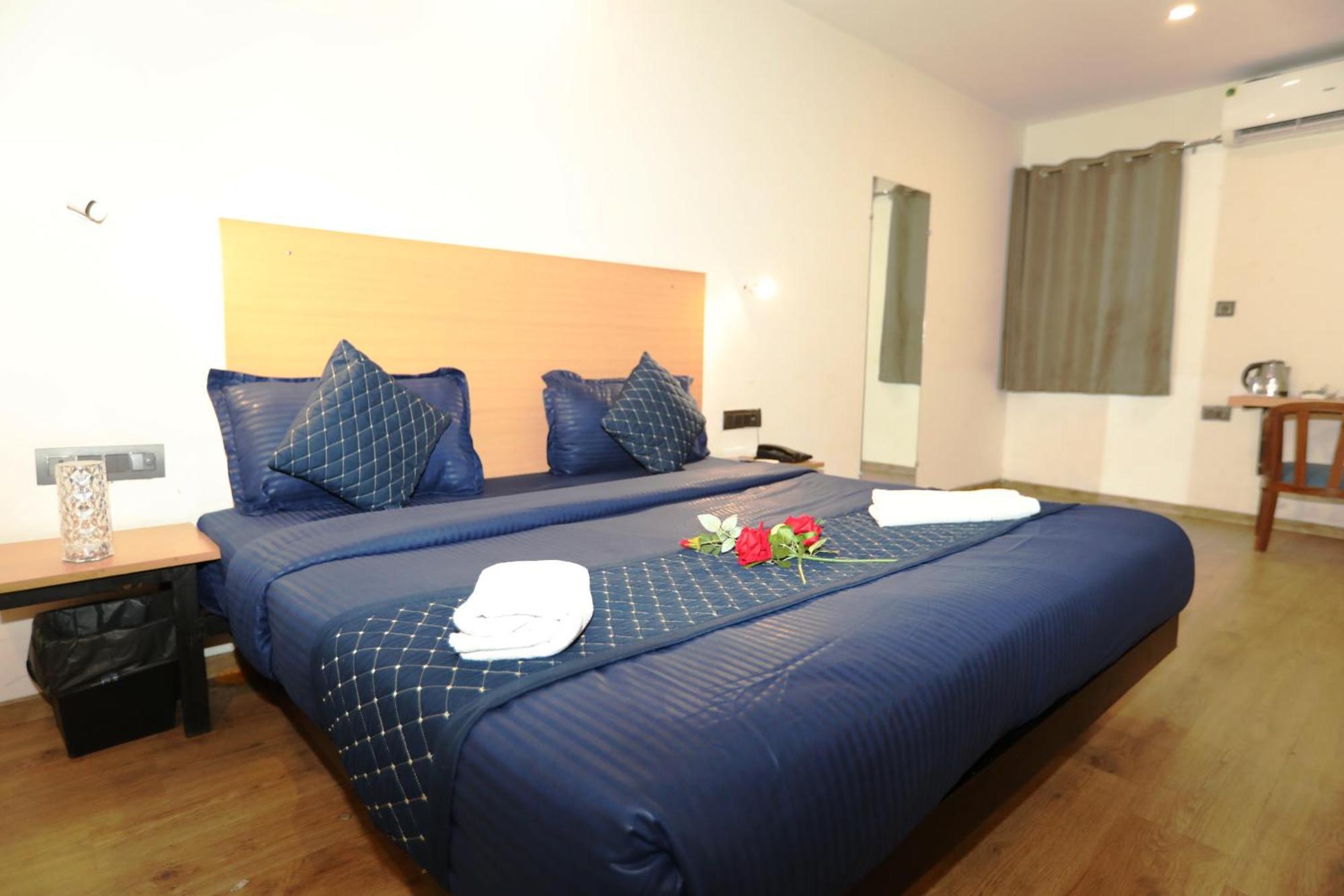 Hotel Noida Grand Sec 58 Esterno foto