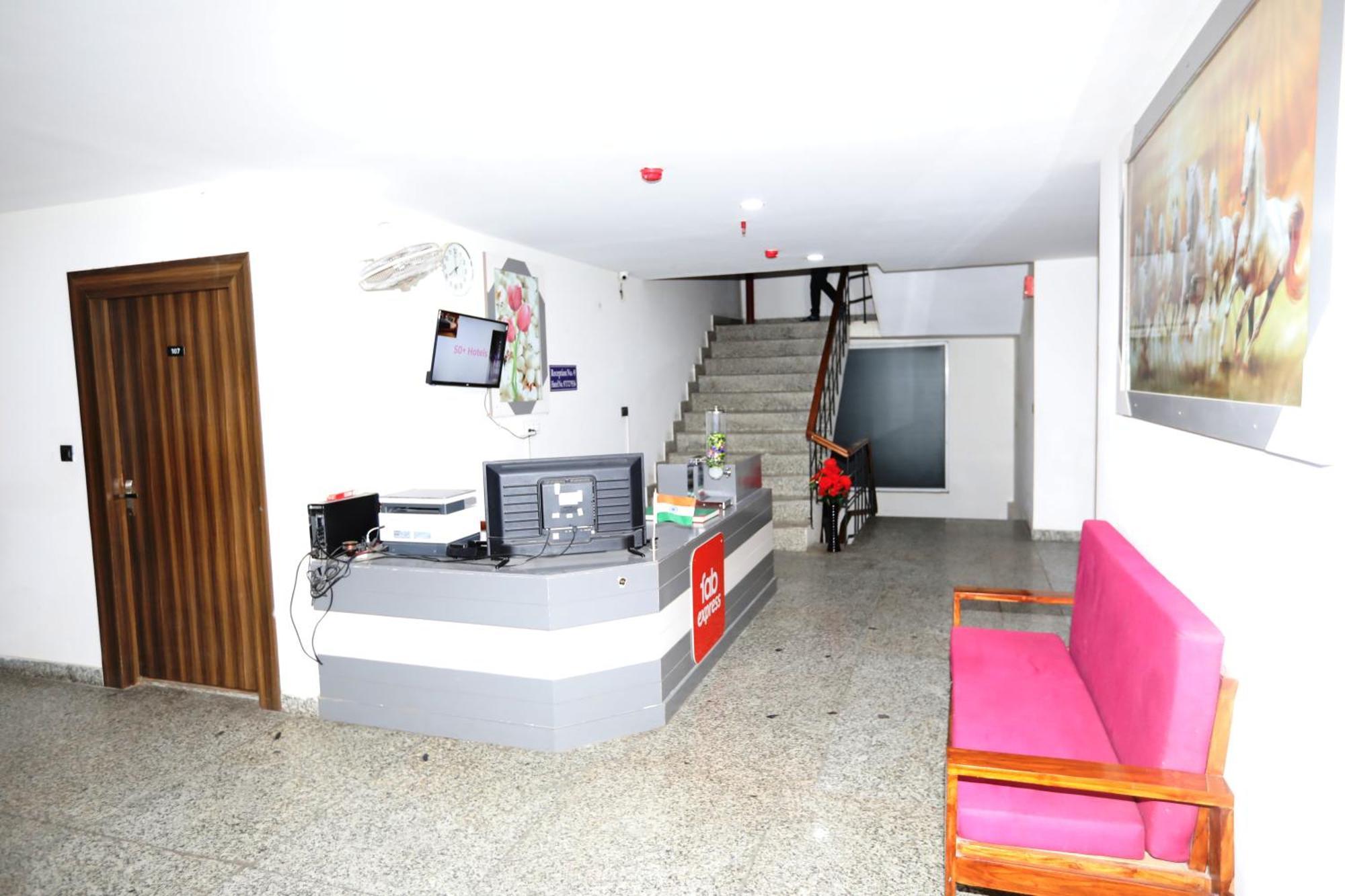 Hotel Noida Grand Sec 58 Esterno foto
