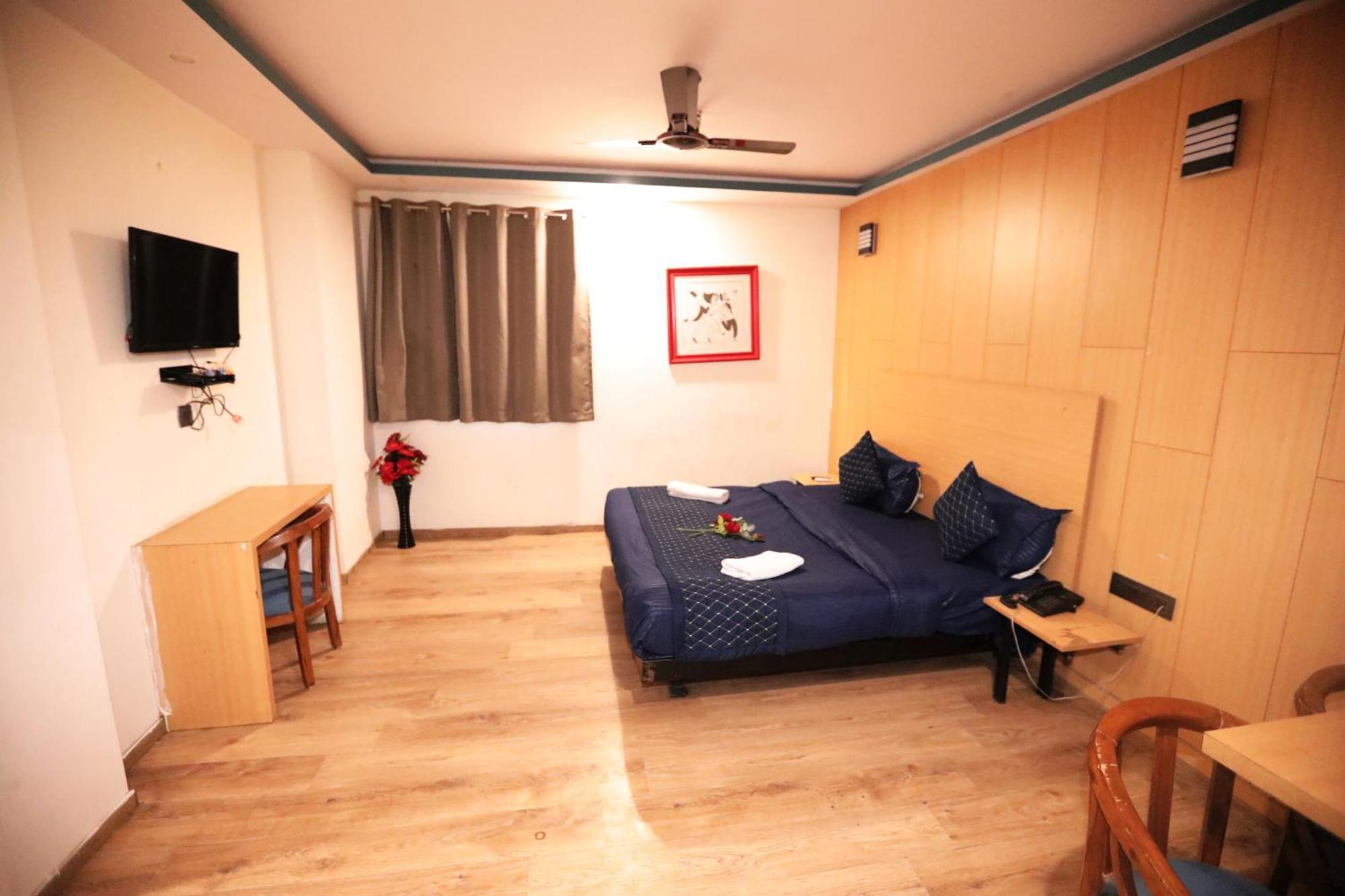 Hotel Noida Grand Sec 58 Esterno foto